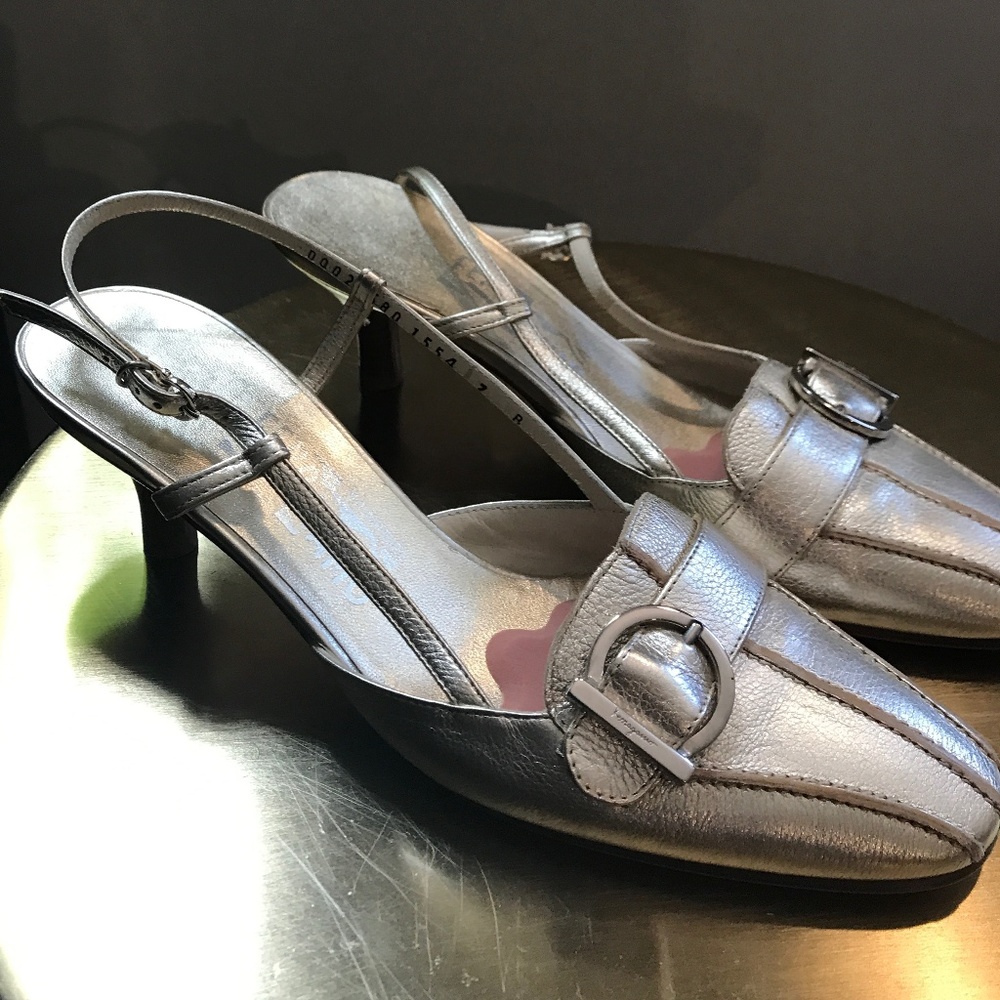 Salvatore Ferragamo Gold Leather Kitten Heels - 6